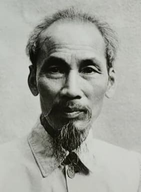 Hồ Chí Minh, ảnh tư liệu năm 1946.