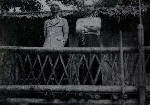 Hồ Đắc Di ở bên trái, cùng Bộ trưởng Nguyễn Văn Huyên năm 1948.