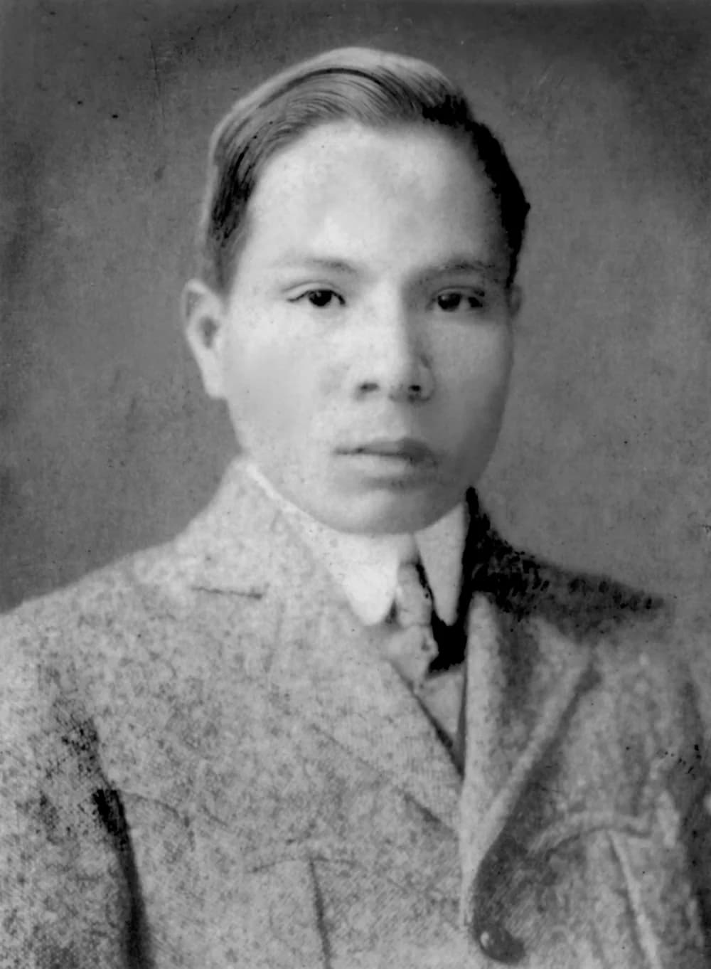 Chân dung Hồ Học Lãm chụp tại Nhật Bản năm 1923.