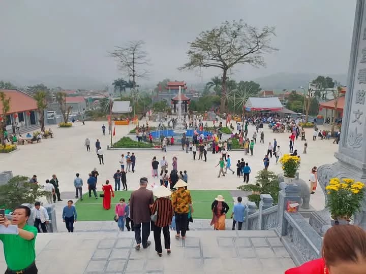 Đền thờ Hồ Hưng Dật — ảnh di tích gắn với nhân vật.