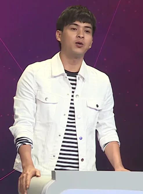 Hồ Quang Hiếu, hình trích từ chương trình của BEE Entertainment.